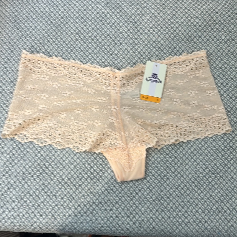 B.Tempt’d Lace eyelet boys short